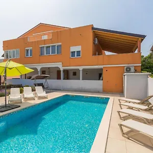 Comfort With Pool In (adults Only) Medulin